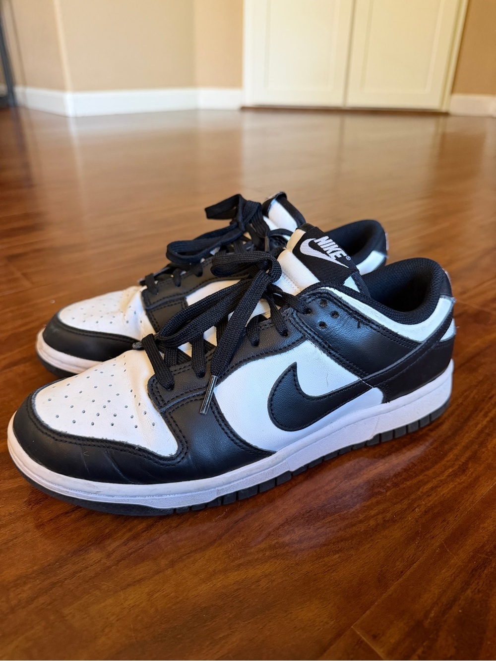 Nike Black and White Kids Low-Top Sneakers